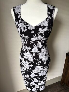White House Black Market Black White Floral Sheath Dress